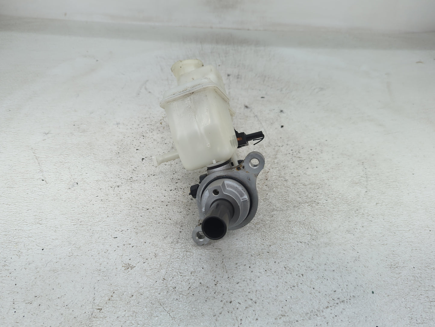 2015-2019 Hyundai Sonata Brake Master Cylinder - Oemusedautoparts1.com