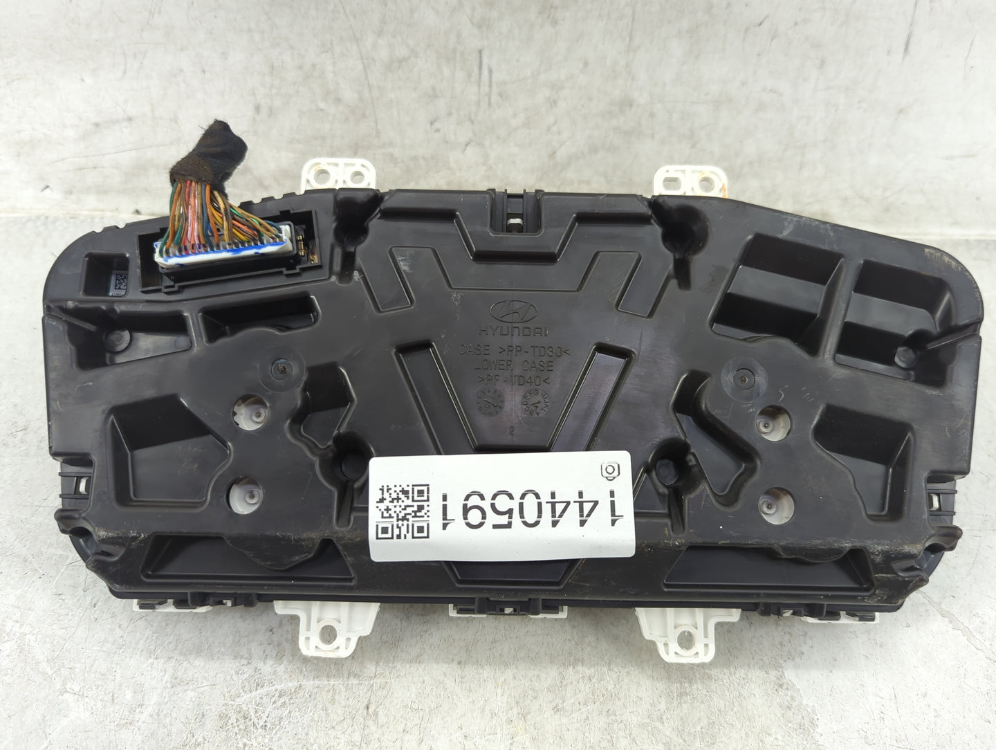 2016-2017 Hyundai Sonata Instrument Cluster Speedometer Gauges P/N:94001-C2200 Fits Fits 2016 2017 OEM Used Auto Parts - Oem