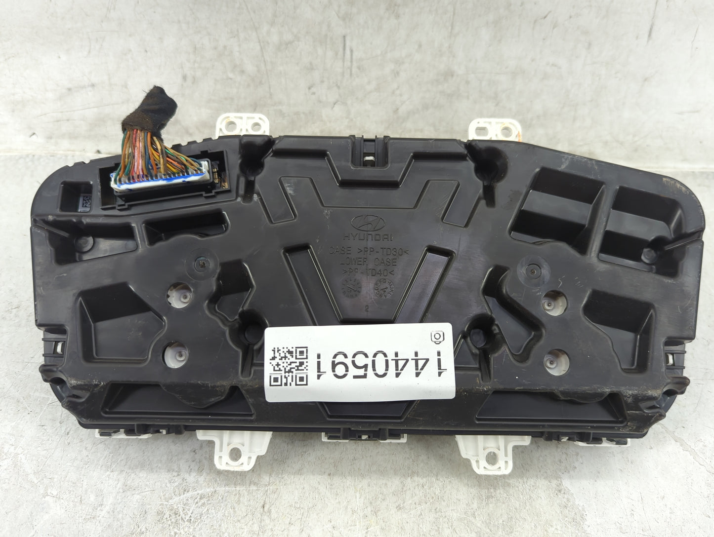 2016-2017 Hyundai Sonata Instrument Cluster Speedometer Gauges P/N:94001-C2200 Fits Fits 2016 2017 OEM Used Auto Parts - Oem