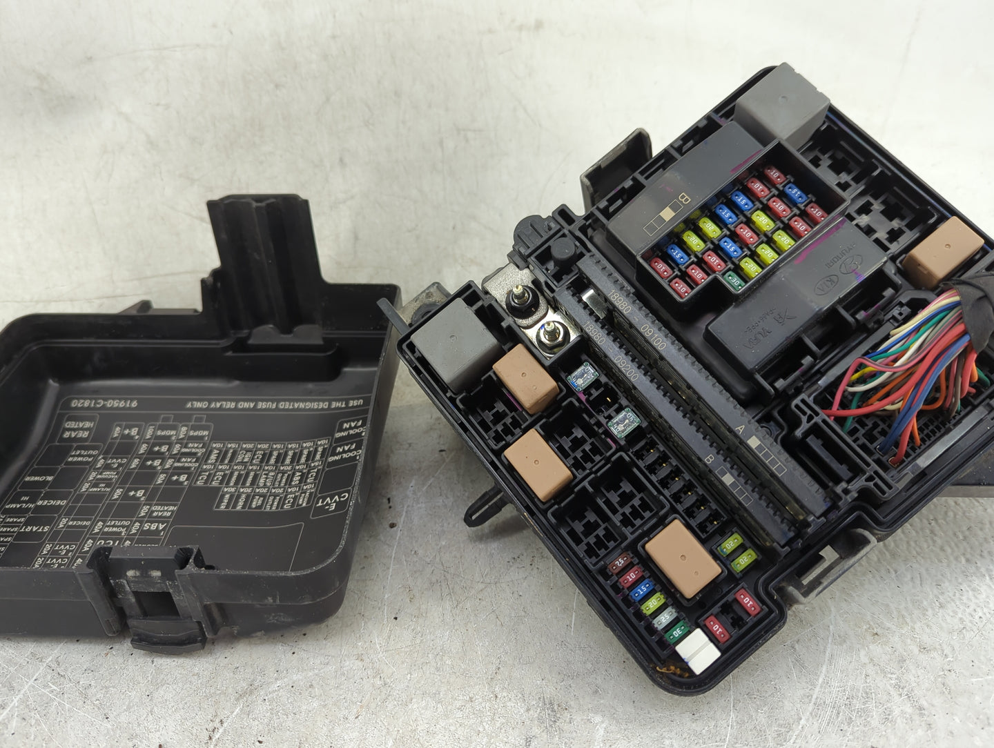 2016-2017 Hyundai Sonata Fusebox Fuse Box Panel Relay Module P/N:91950-C1820 18980-09100, 18980-09200 Fits Fits 2016 2017 OE