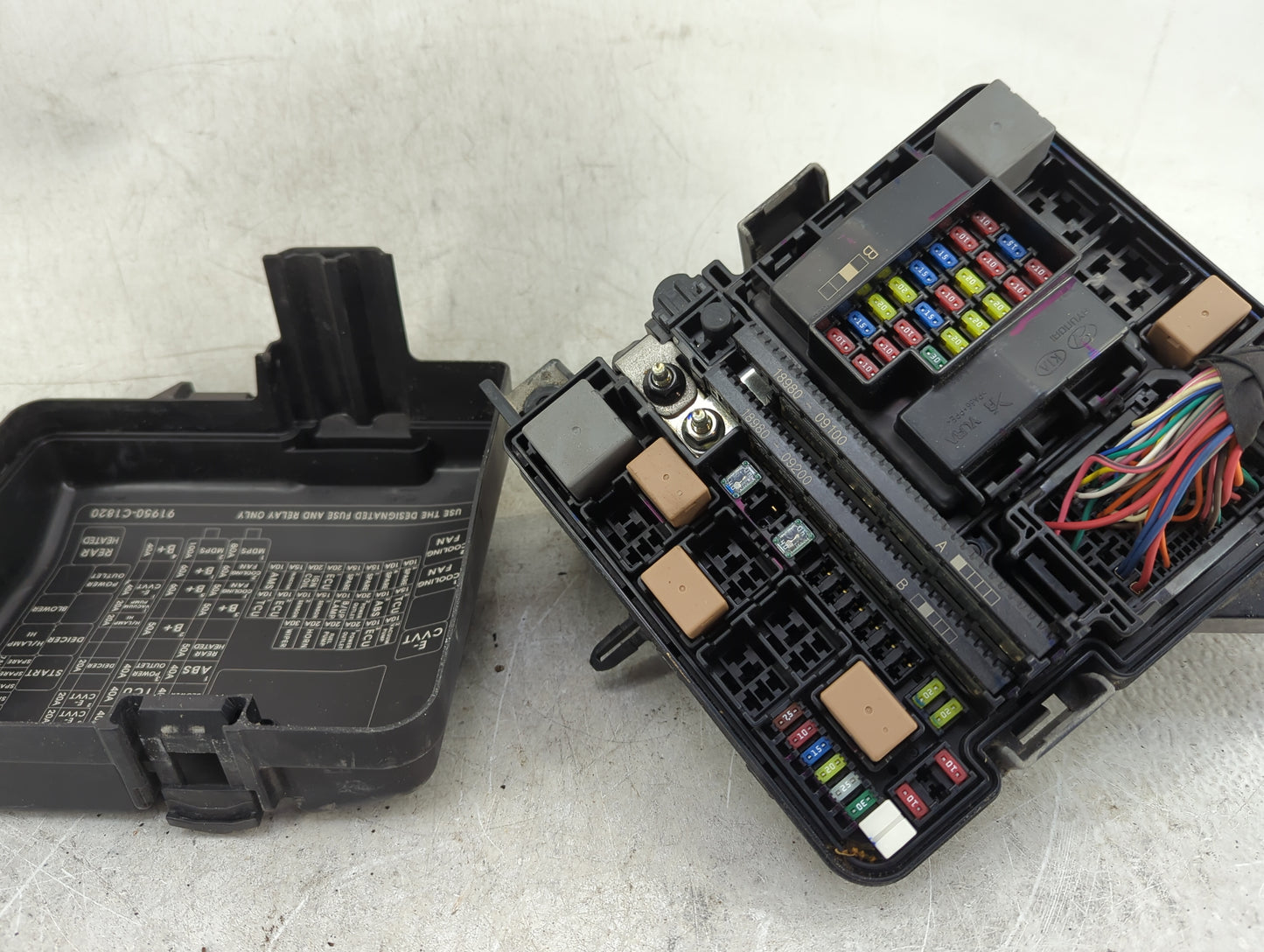 2016-2017 Hyundai Sonata Fusebox Fuse Box Panel Relay Module P/N:91950-C1820 18980-09100, 18980-09200 Fits Fits 2016 2017 OE