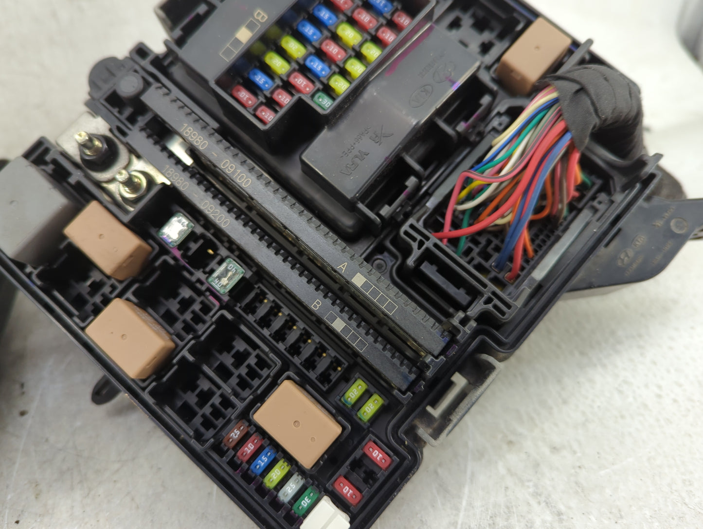 2016-2017 Hyundai Sonata Fusebox Fuse Box Panel Relay Module P/N:91950-C1820 18980-09100, 18980-09200 Fits Fits 2016 2017 OE