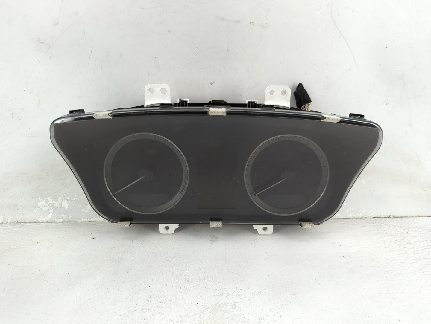 2016-2017 Hyundai Sonata Instrument Cluster Speedometer Gauges P/N:94011-C2200 Miles: Fits Fits 2016 2017 OEM Used Auto Part