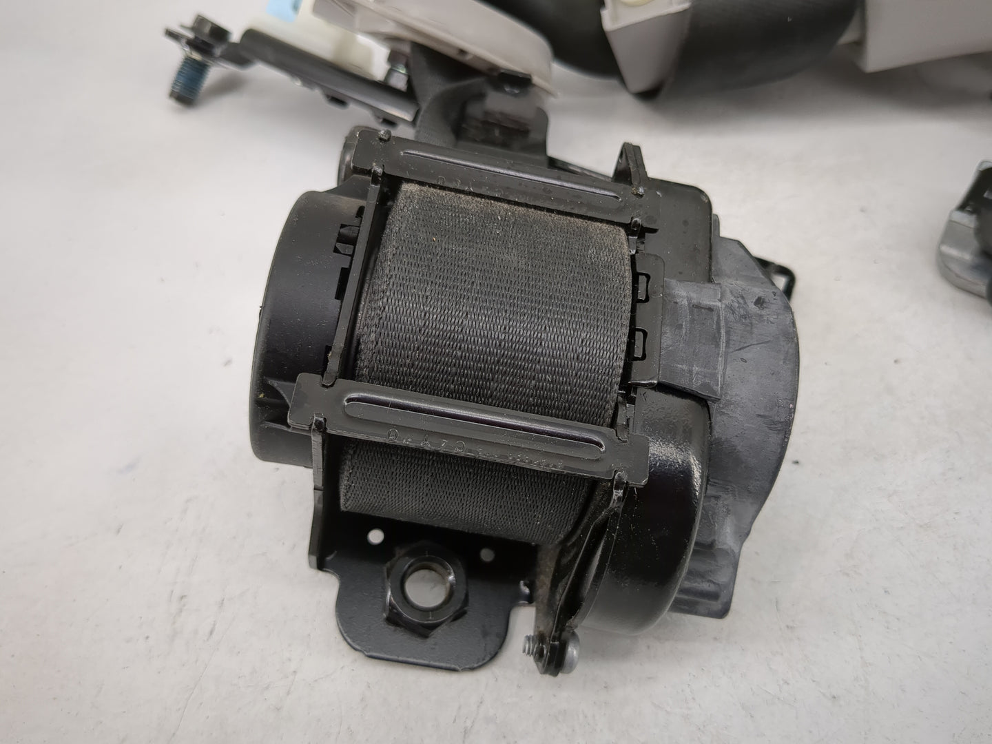 2015-2017 Hyundai Sonata Driver Left Seat Belt Front Retractor - Oemusedautoparts1.com