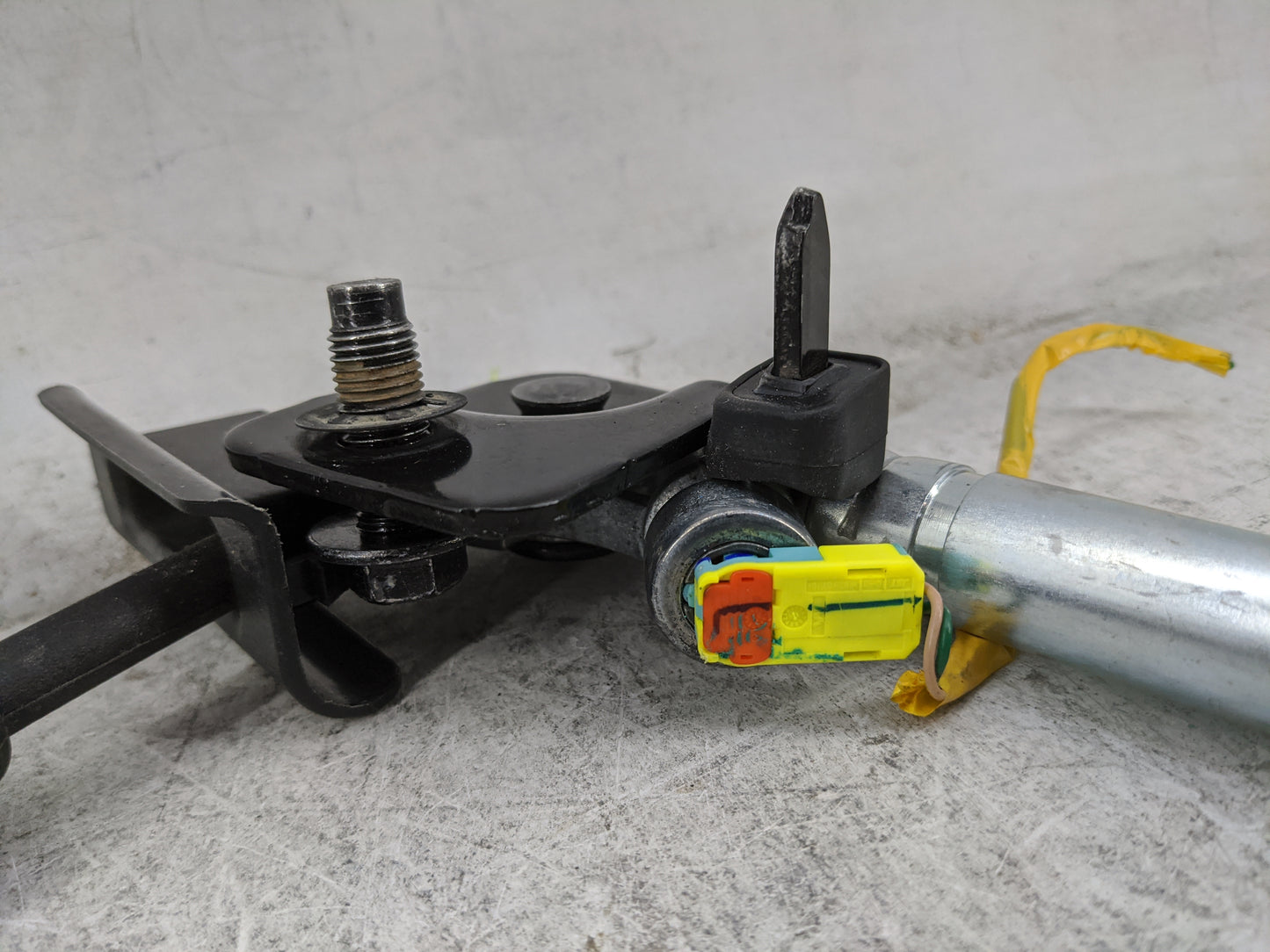 2015-2017 Hyundai Sonata Passenger Right Seat Belt Front Retractor - Oemusedautoparts1.com