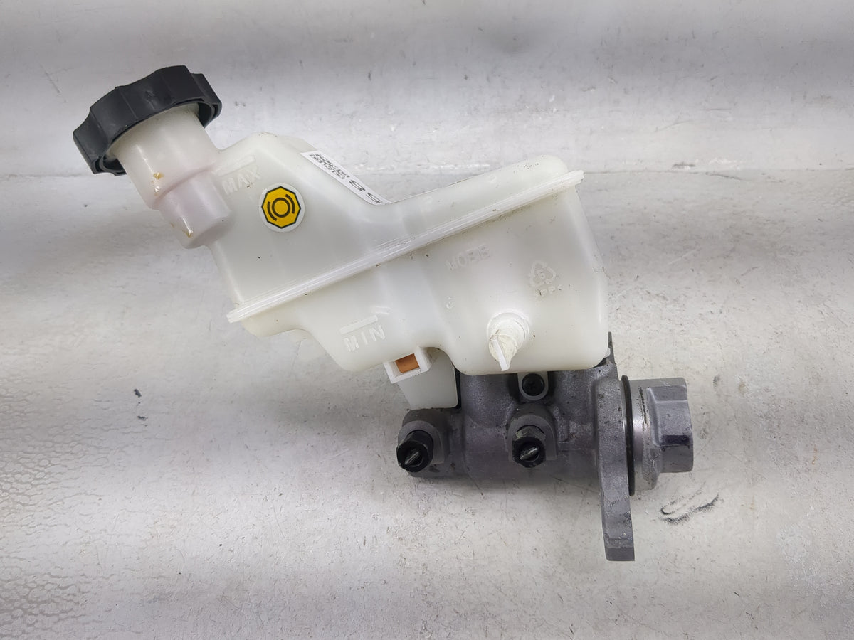 2015-2019 Hyundai Sonata Brake Master Cylinder 1490958 - Oemusedautoparts1.com