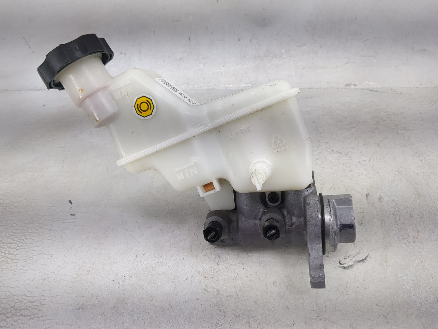 2015-2019 Hyundai Sonata Brake Master Cylinder 1490958 - Oemusedautoparts1.com