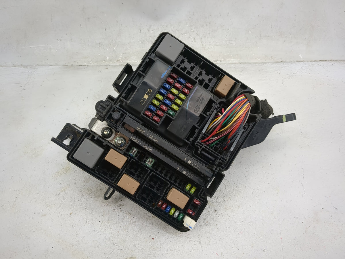 2016-2017 Hyundai Sonata Fusebox Fuse Box Panel Relay Module P/N:91950-C1820 18980-09100, 18980-09200 Fits Fits 2016 2017 OE