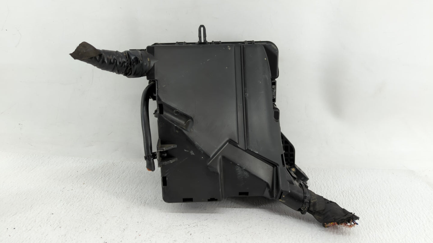 2016-2017 Hyundai Sonata Fusebox Fuse Box Panel Relay Module P/N:91277C2570LC Fits Fits 2016 2017 OEM Used Auto Parts - Oemu