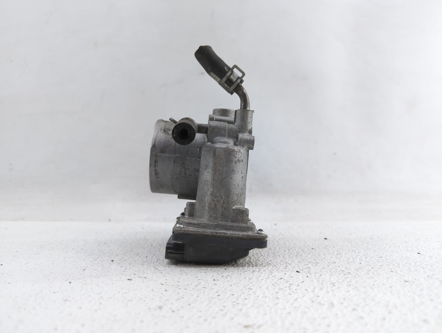 2016-2017 Hyundai Sonata Throttle Body P/N:35100-2E610 Fits Fits 2016 2017 2018 2019 OEM Used Auto Parts - Oemusedautoparts1