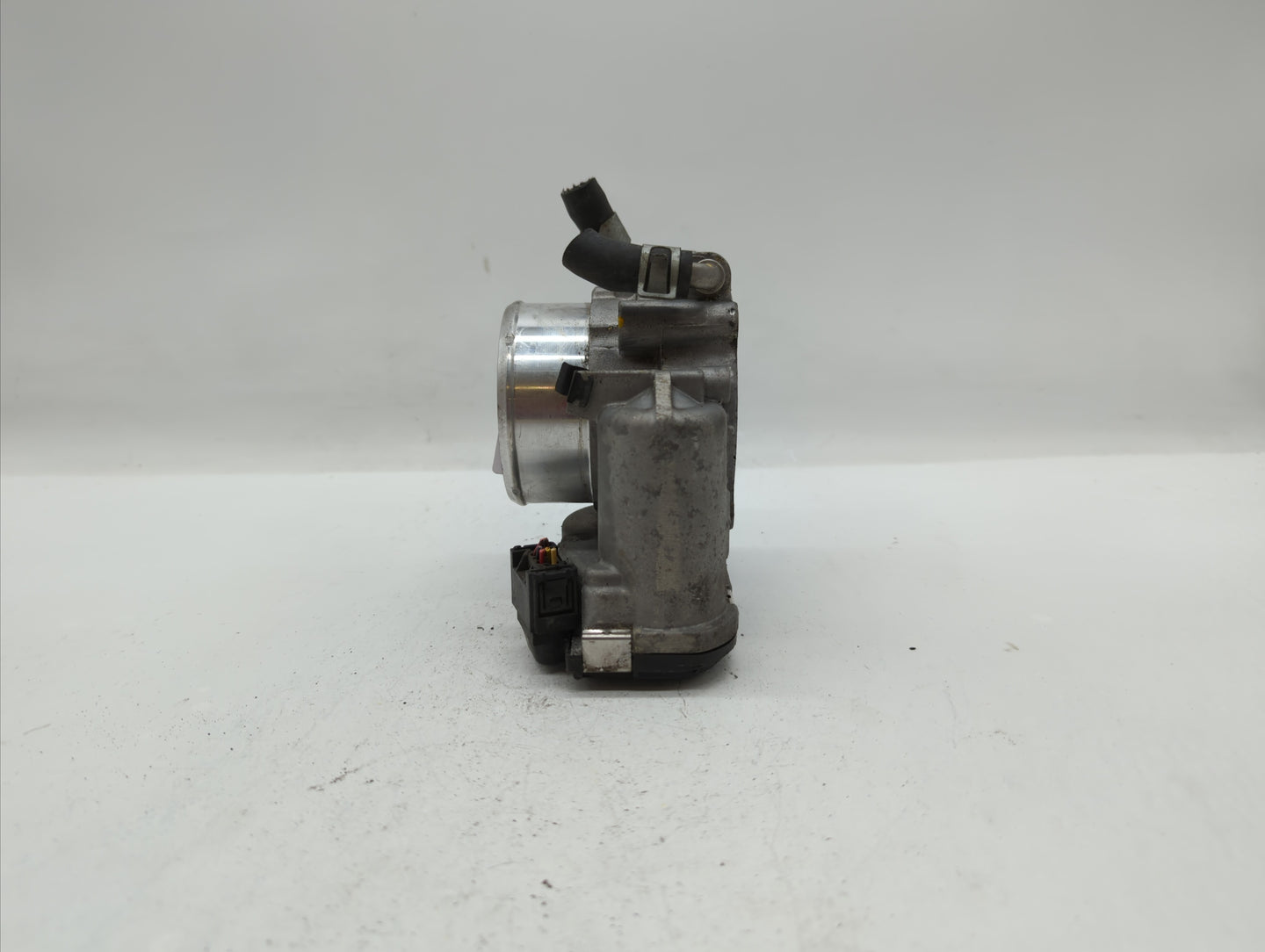 2015-2019 Hyundai Sonata Throttle Body P/N:35100-2G600 Fits Fits 2015 2016 2017 2018 2019 OEM Used Auto Parts - Oemusedautop