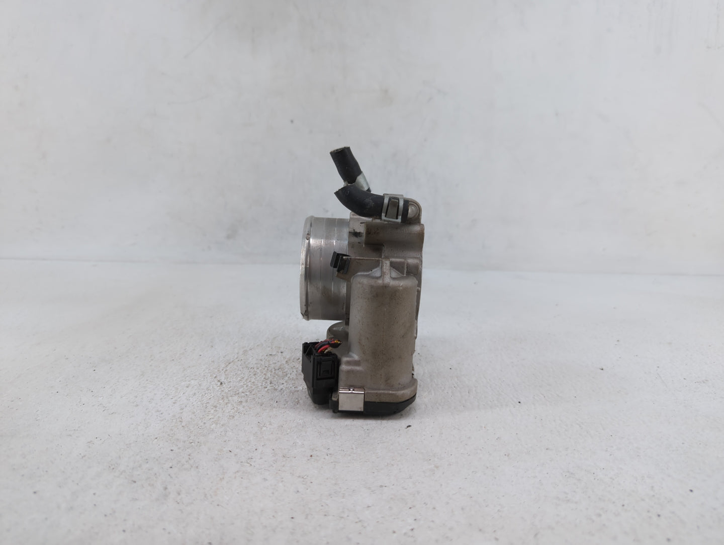 2015-2019 Hyundai Sonata Throttle Body P/N:35100-2G600 Fits Fits 2015 2016 2017 2018 2019 OEM Used Auto Parts - Oemusedautop