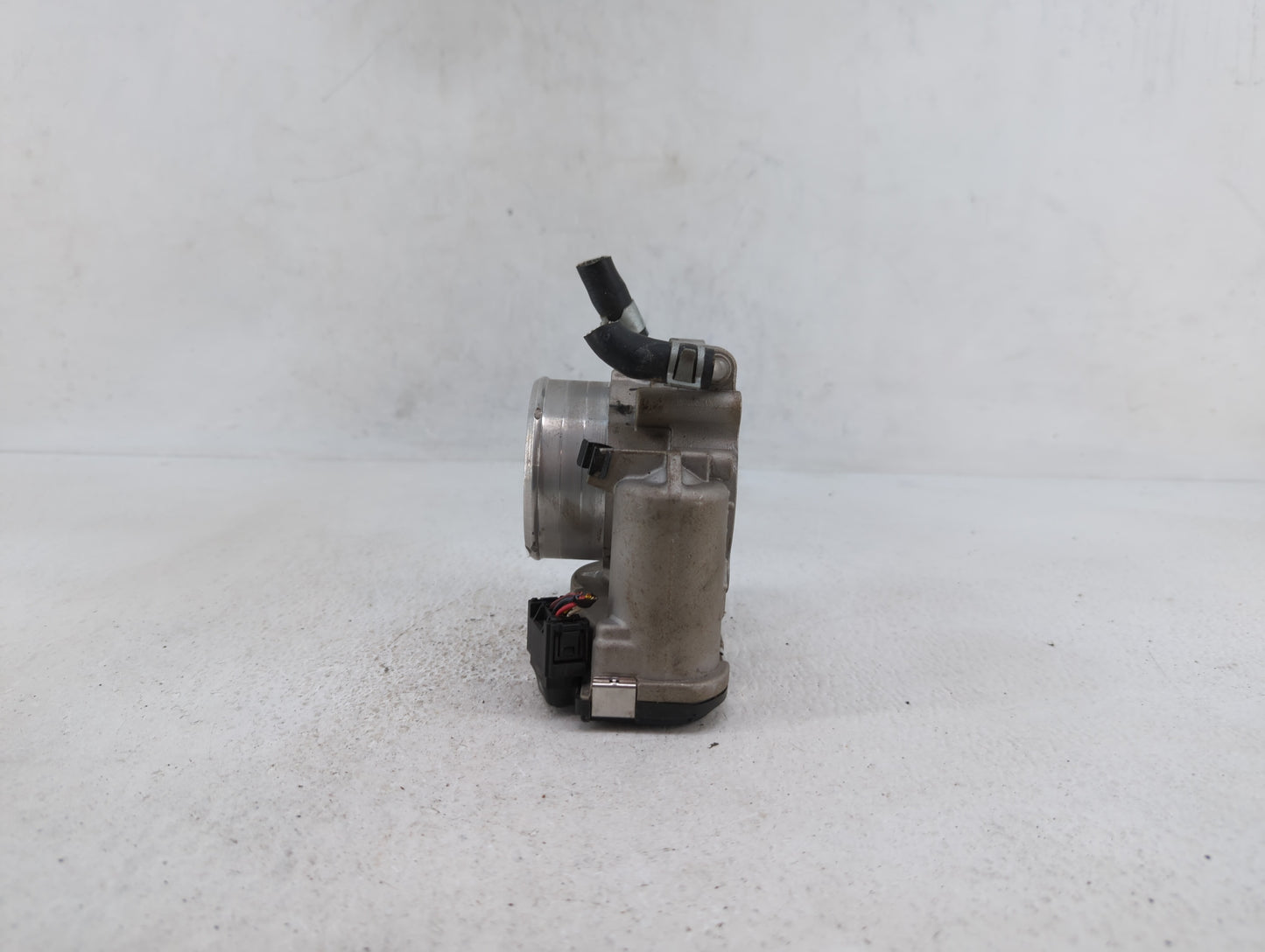 2015-2019 Hyundai Sonata Throttle Body P/N:35100-2G600 Fits Fits 2015 2016 2017 2018 2019 OEM Used Auto Parts - Oemusedautop