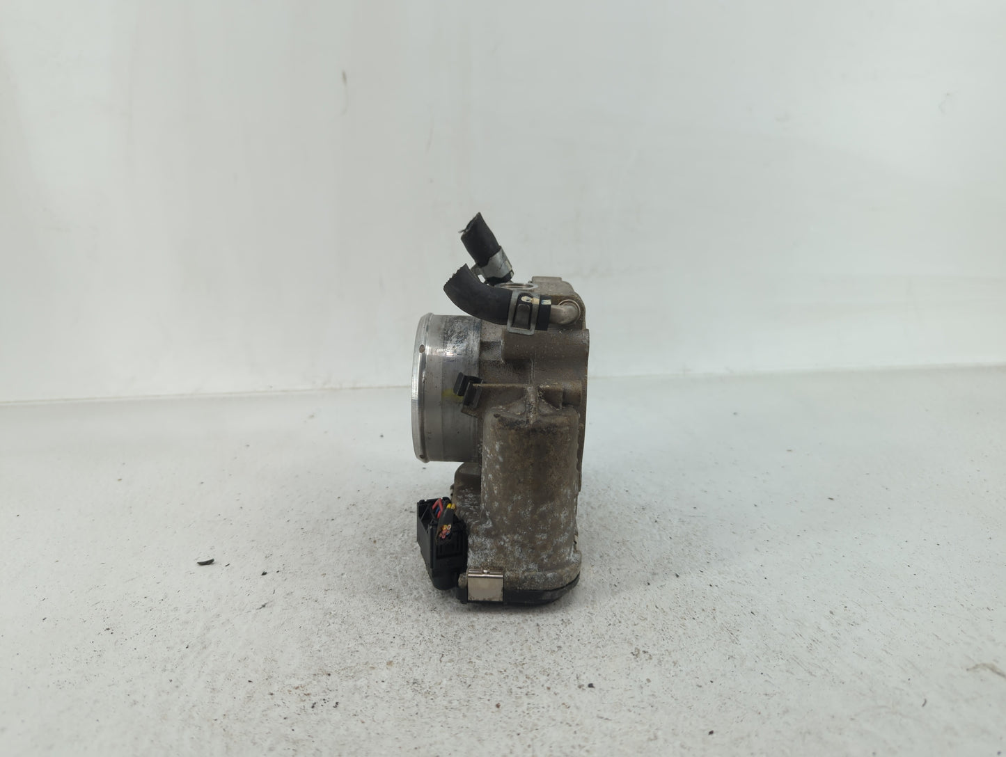 2015-2019 Hyundai Sonata Throttle Body P/N:35100-2G600 Fits Fits 2015 2016 2017 2018 2019 2020 2021 OEM Used Auto Parts - Oe