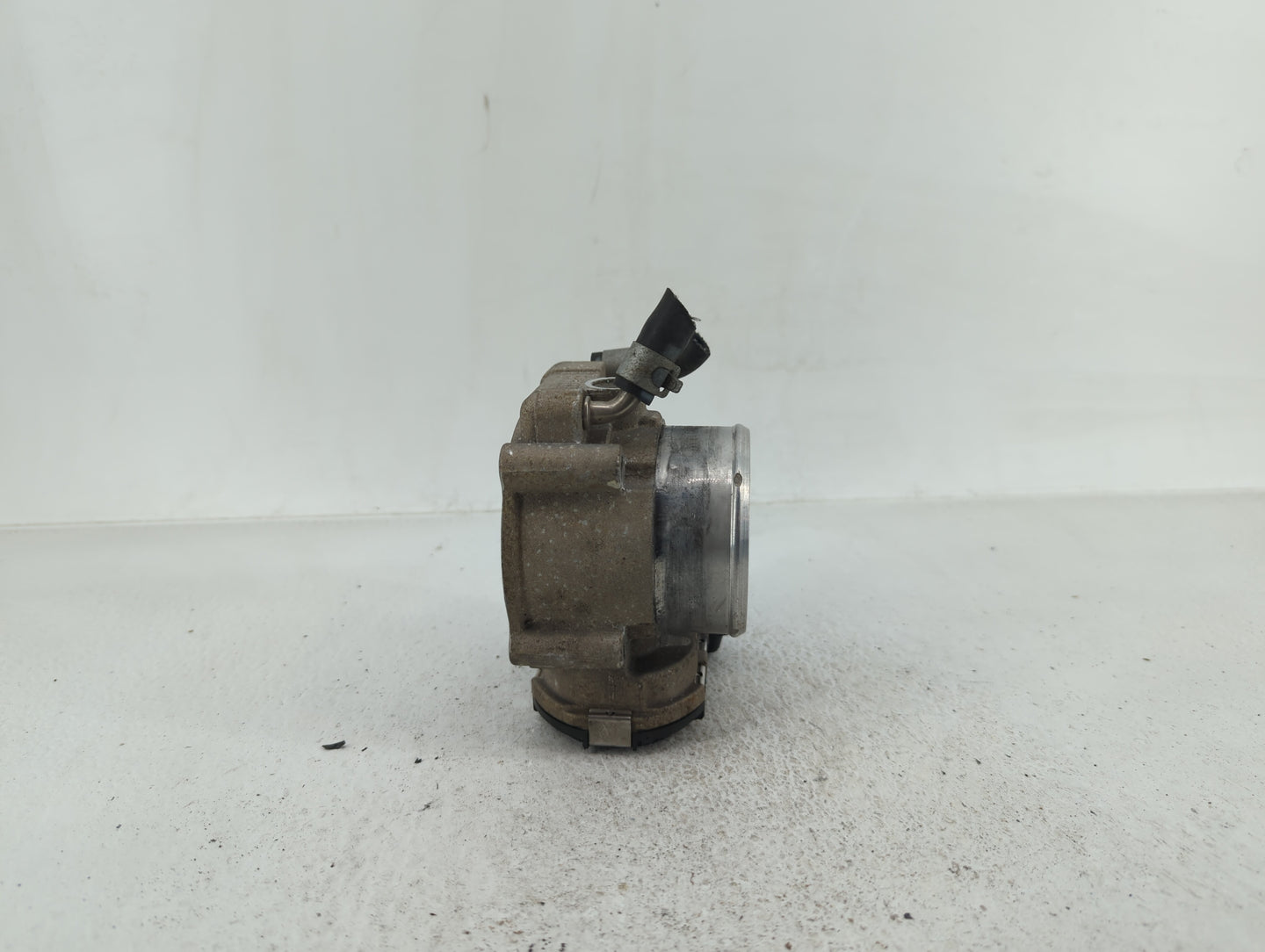 2015-2019 Hyundai Sonata Throttle Body P/N:35100-2G600 Fits Fits 2015 2016 2017 2018 2019 2020 2021 OEM Used Auto Parts - Oe