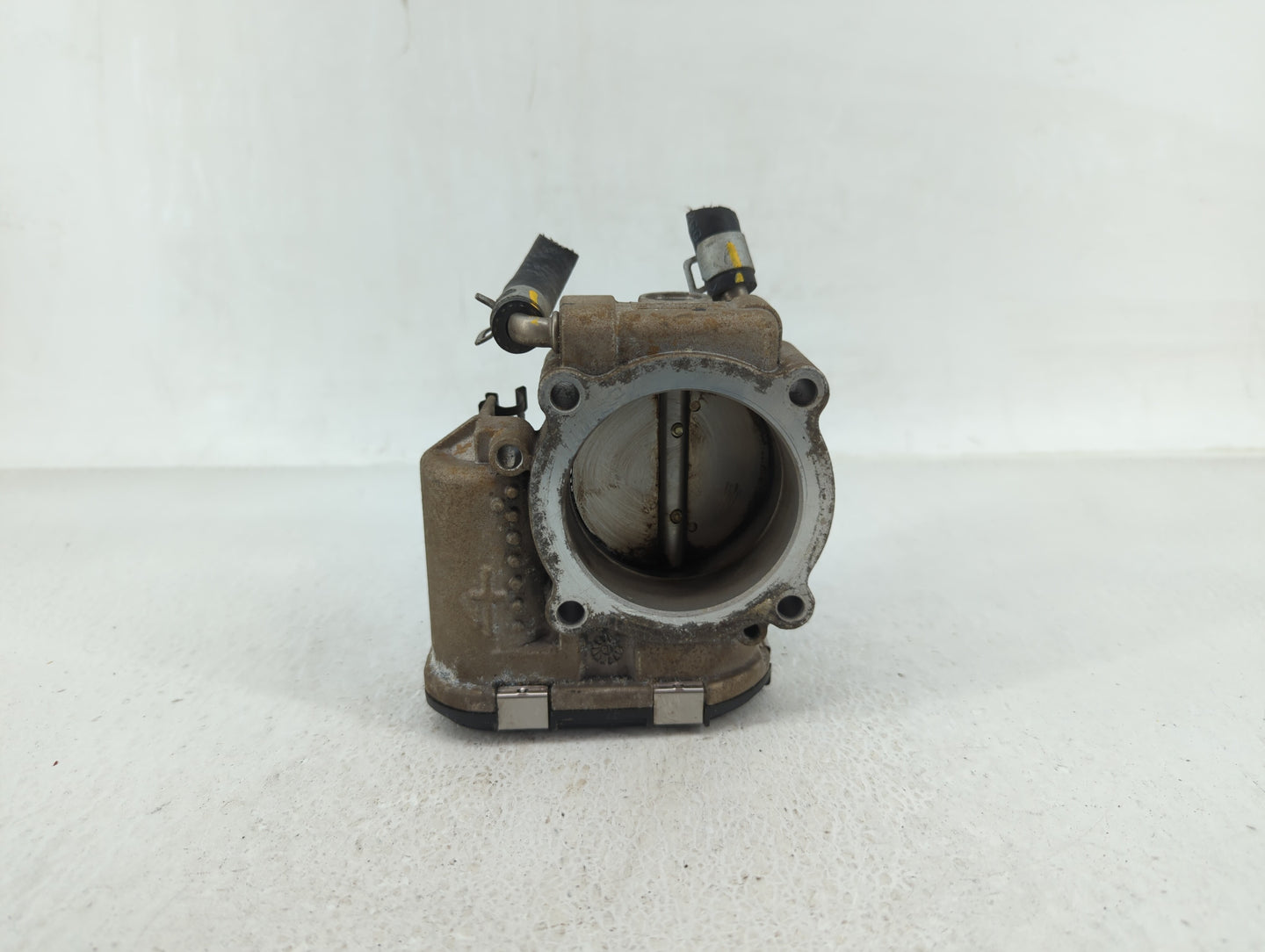 2015-2019 Hyundai Sonata Throttle Body P/N:35100-2G600 Fits Fits 2015 2016 2017 2018 2019 2020 2021 OEM Used Auto Parts - Oe