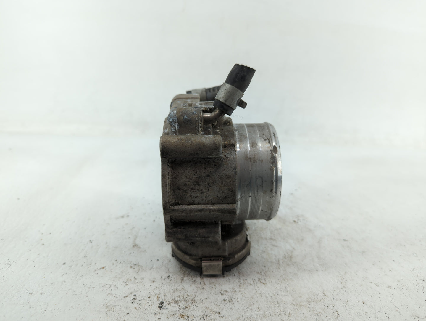 2015-2019 Hyundai Sonata Throttle Body P/N:35100-2G600 Fits Fits 2015 2016 2017 2018 2019 2020 2021 OEM Used Auto Parts - Oe