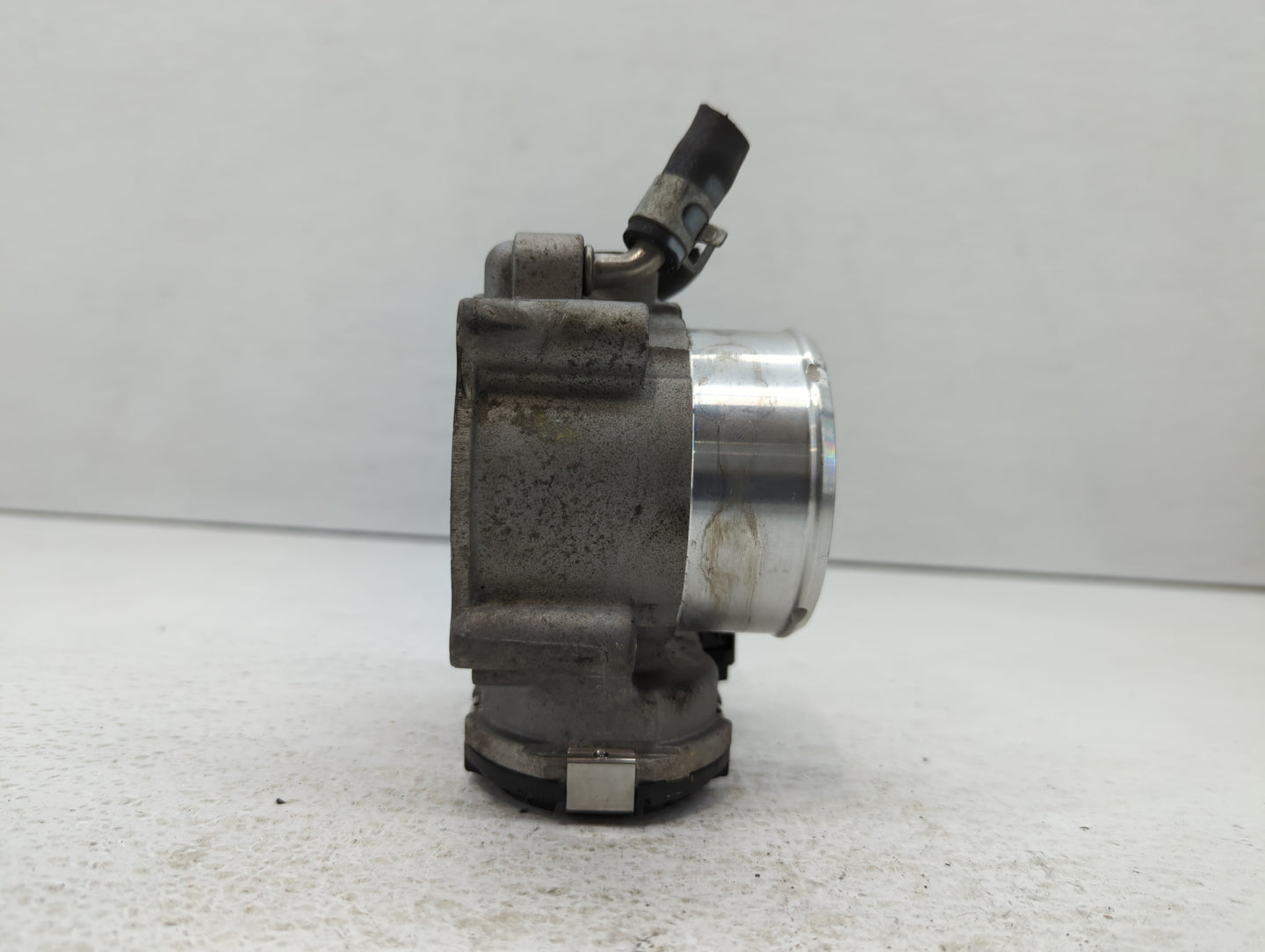 2015-2019 Hyundai Sonata Throttle Body P/N:35100-2G600 Fits Fits 2015 2016 2017 2018 2019 2020 2021 OEM Used Auto Parts - Oe