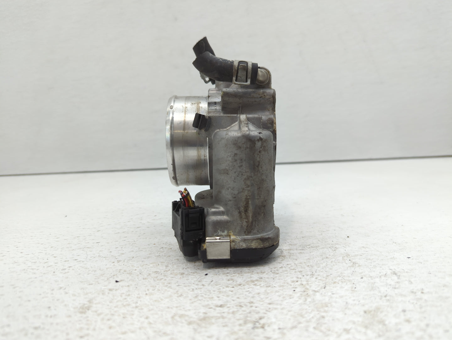 2015-2019 Hyundai Sonata Throttle Body P/N:35100-2G600 Fits Fits 2015 2016 2017 2018 2019 2020 2021 OEM Used Auto Parts - Oe