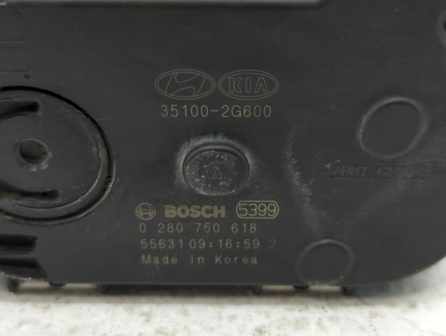 2015-2019 Hyundai Sonata Throttle Body P/N:35100-2G600 Fits Fits 2015 2016 2017 2018 2019 2020 2021 OEM Used Auto Parts - Oe