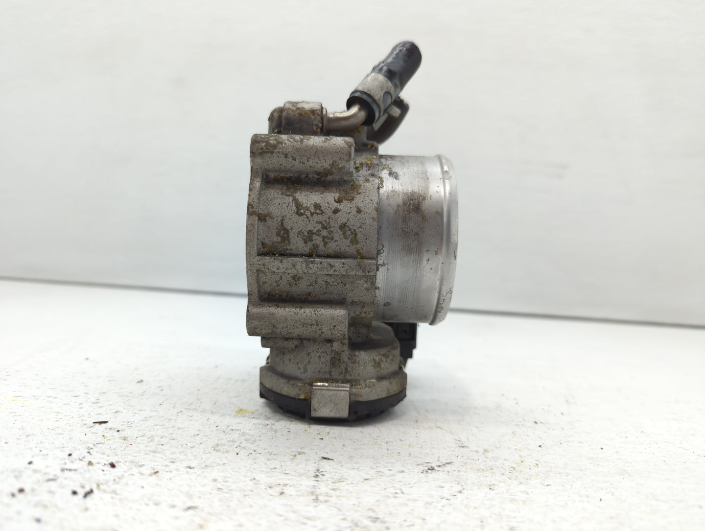 2015-2019 Hyundai Sonata Throttle Body P/N:35100-2G600 Fits Fits 2015 2016 2017 2018 2019 2020 2021 OEM Used Auto Parts - Oe
