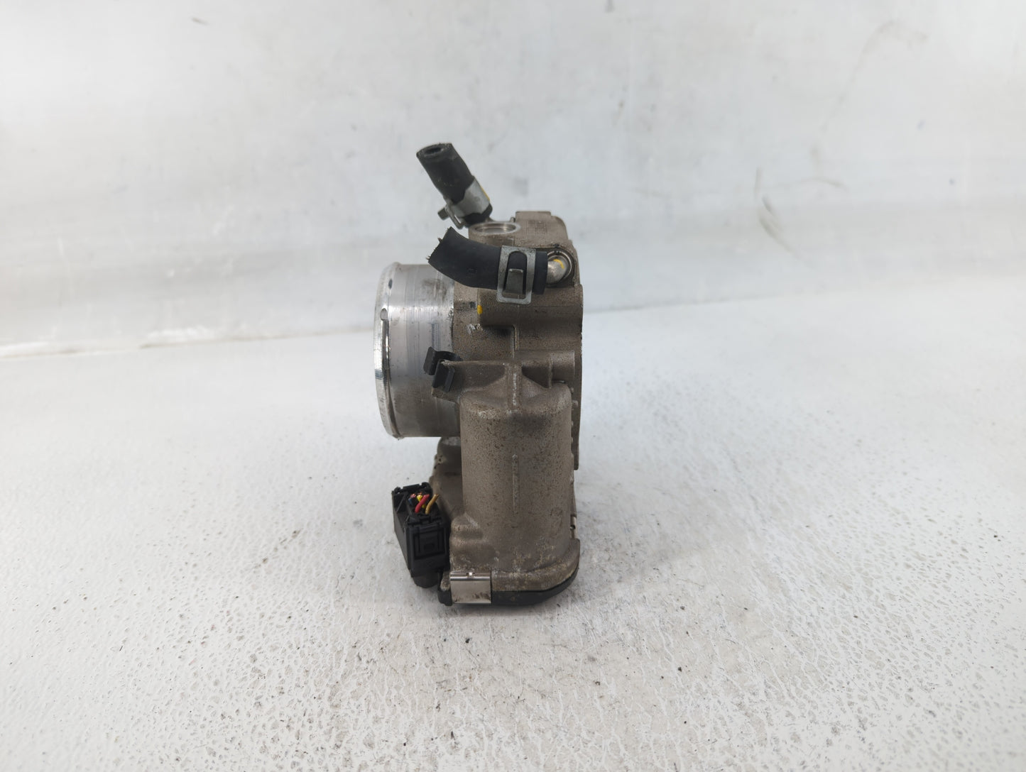 2015-2019 Hyundai Sonata Throttle Body P/N:35100-2G600 Fits Fits 2015 2016 2017 2018 2019 2020 2021 OEM Used Auto Parts - Oe