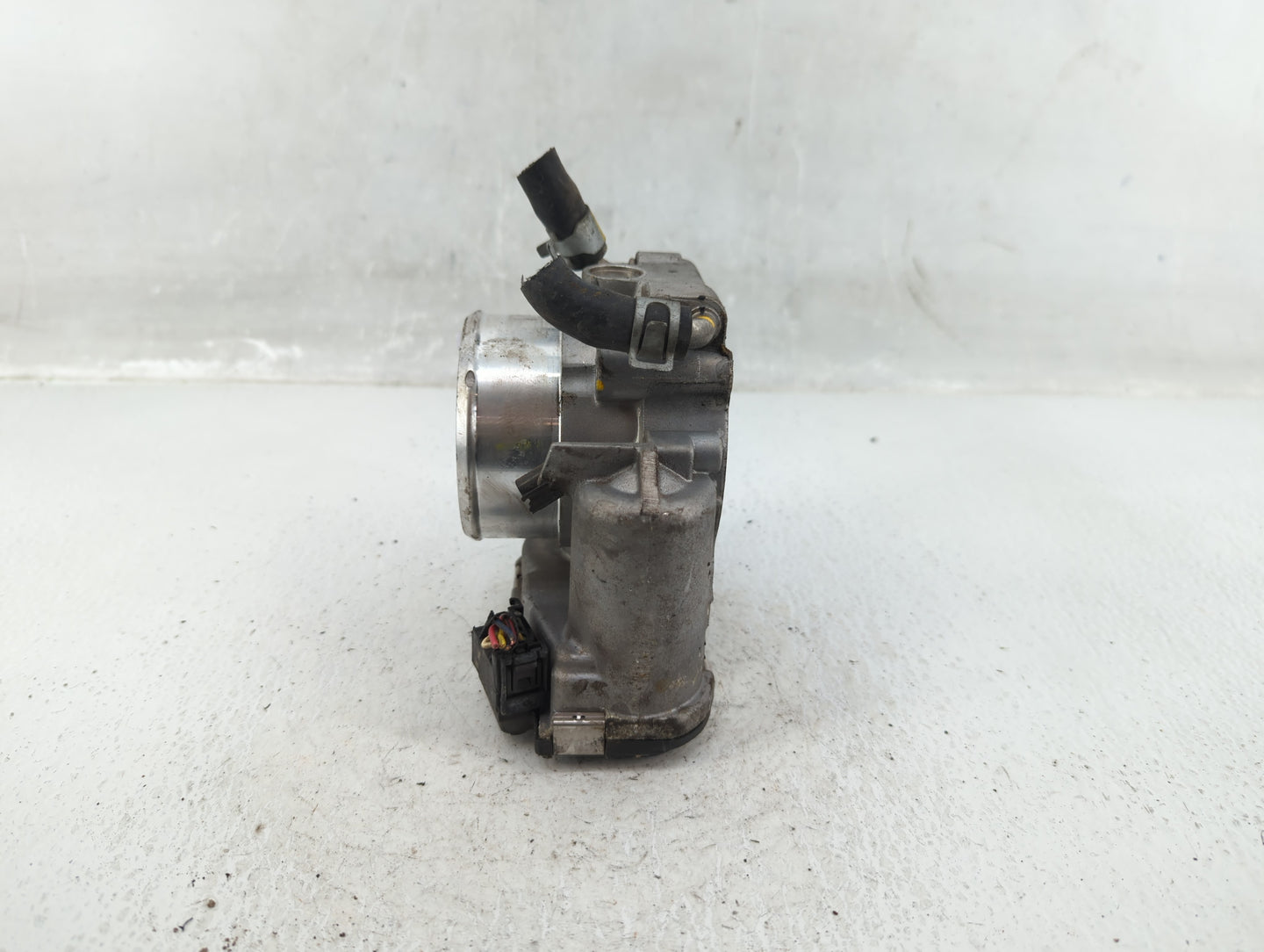 2015-2019 Hyundai Sonata Throttle Body P/N:35100-2G600 Fits Fits 2015 2016 2017 2018 2019 2020 2021 OEM Used Auto Parts - Oe