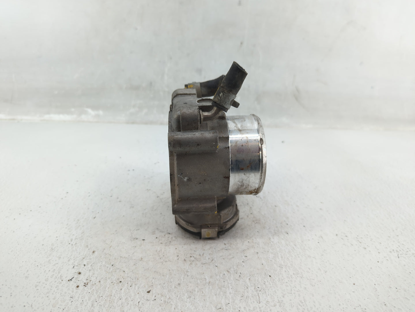 2015-2019 Hyundai Sonata Throttle Body P/N:35100-2G600 Fits Fits 2015 2016 2017 2018 2019 2020 2021 OEM Used Auto Parts - Oe