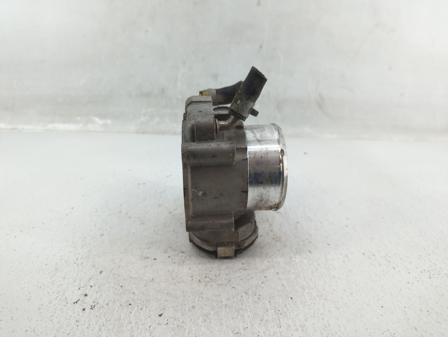 2015-2019 Hyundai Sonata Throttle Body P/N:35100-2G600 Fits Fits 2015 2016 2017 2018 2019 2020 2021 OEM Used Auto Parts - Oe