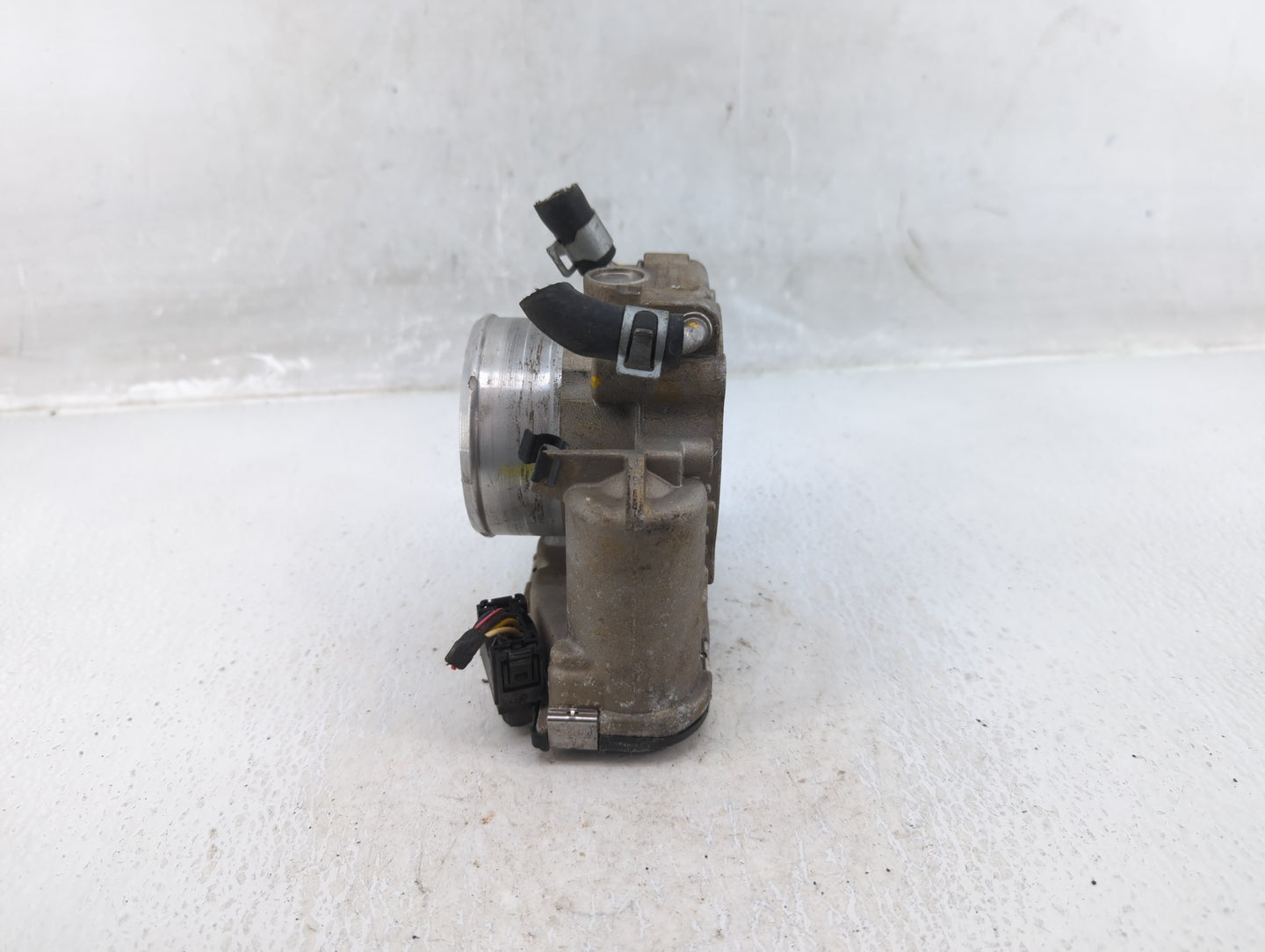 2015-2019 Hyundai Sonata Throttle Body P/N:35100-2G600 Fits Fits 2015 2016 2017 2018 2019 2020 2021 OEM Used Auto Parts - Oe