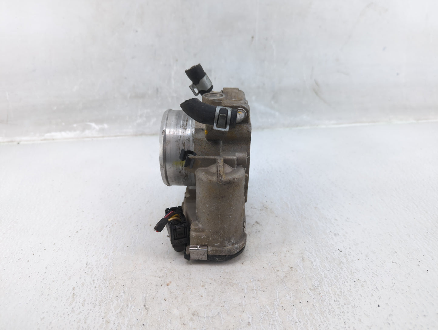 2015-2019 Hyundai Sonata Throttle Body P/N:35100-2G600 Fits Fits 2015 2016 2017 2018 2019 2020 2021 OEM Used Auto Parts - Oe