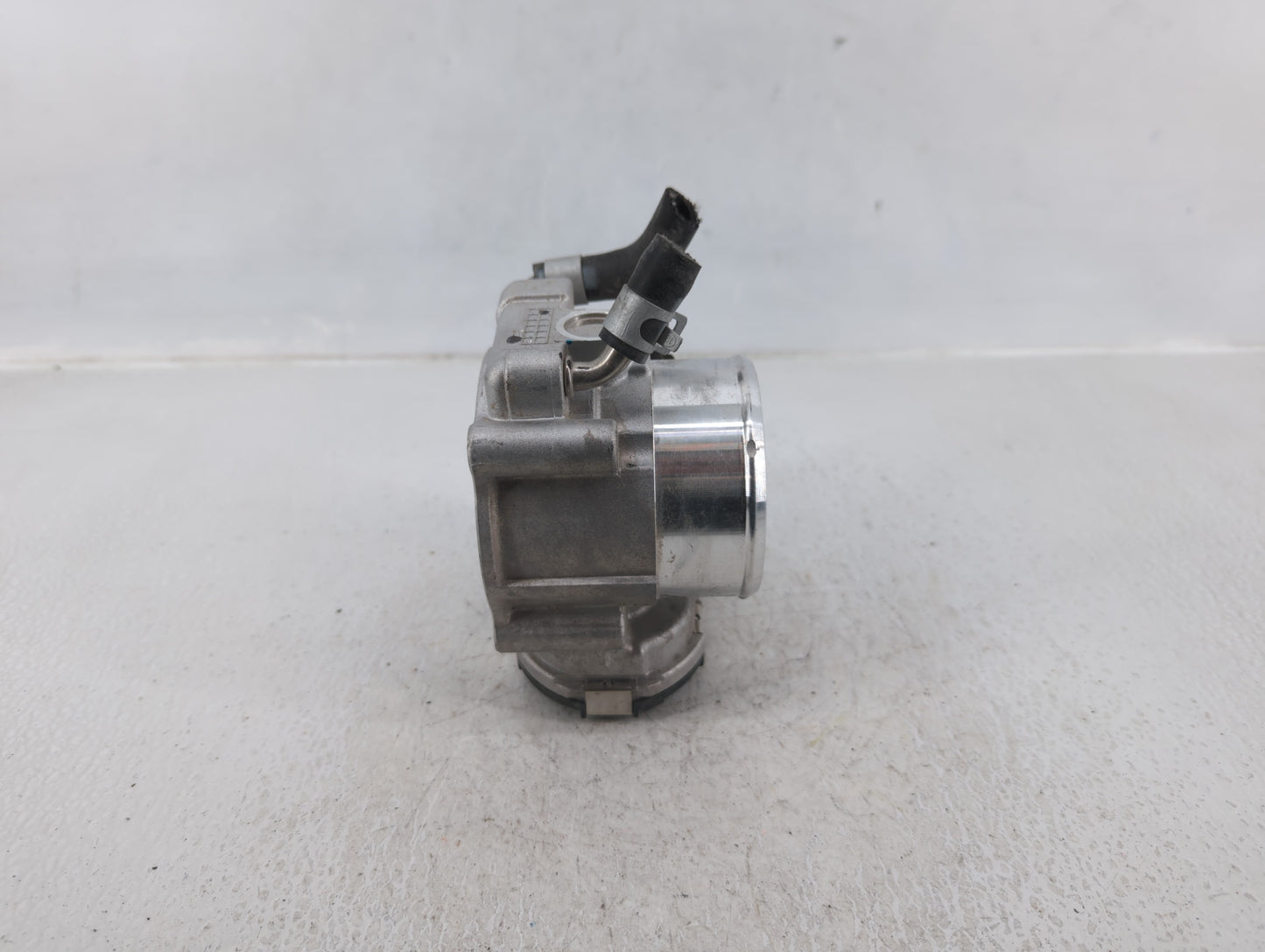 2015-2019 Hyundai Sonata Throttle Body P/N:35100-2G600 Fits Fits 2015 2016 2017 2018 2019 2020 2021 OEM Used Auto Parts - Oe