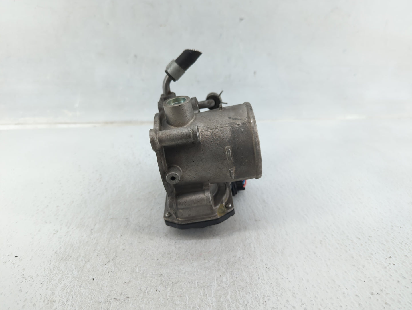 2016-2017 Hyundai Sonata Throttle Body P/N:5930 10S24 35100-2E610 Fits Fits 2016 2017 2018 2019 2020 OEM Used Auto Parts - O