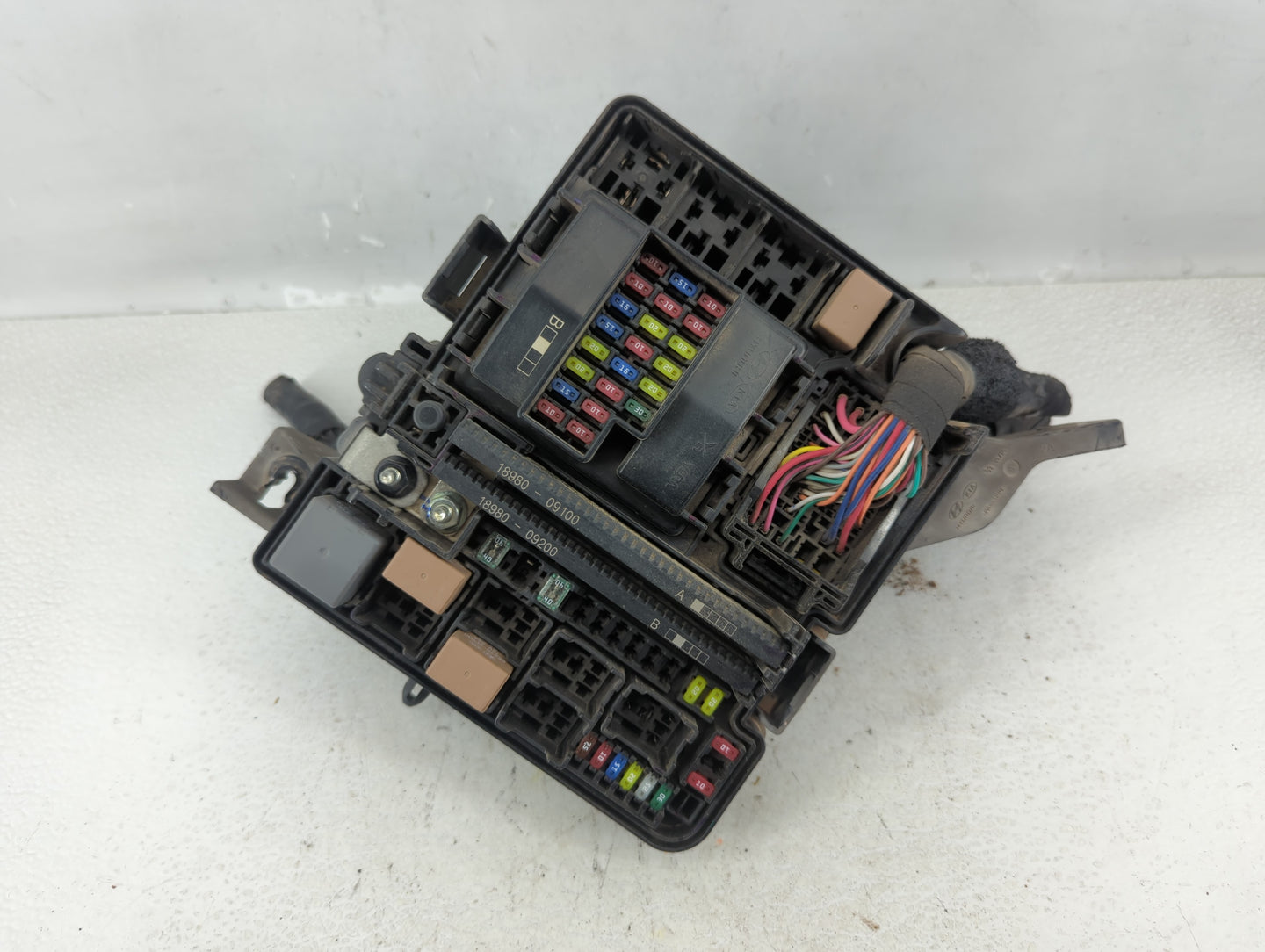 2016-2017 Hyundai Sonata Fusebox Fuse Box Panel Relay Module P/N:6423-0102-7-000 Fits Fits 2016 2017 OEM Used Auto Parts - O