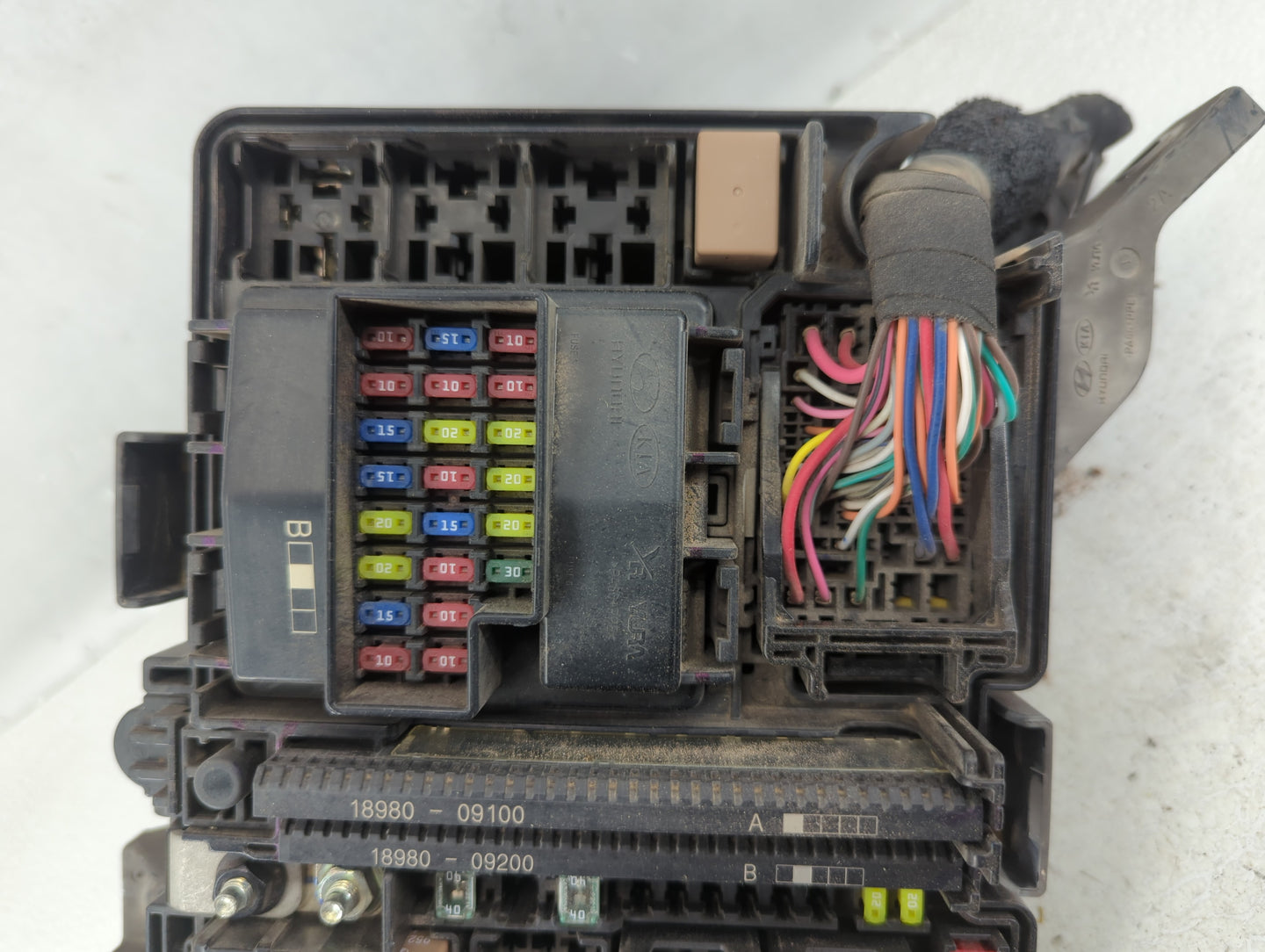 2016-2017 Hyundai Sonata Fusebox Fuse Box Panel Relay Module P/N:6423-0102-7-000 Fits Fits 2016 2017 OEM Used Auto Parts - O