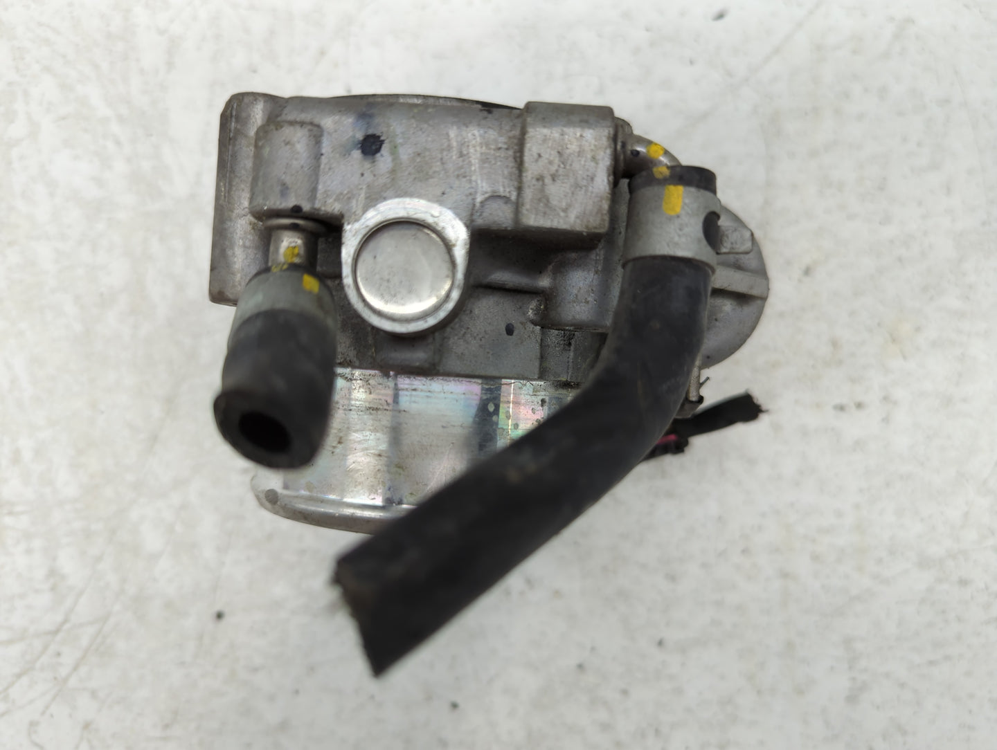 2015-2019 Hyundai Sonata Throttle Body P/N:35100-2G600 Fits Fits 2015 2016 2017 2018 2019 2020 2021 OEM Used Auto Parts - Oe