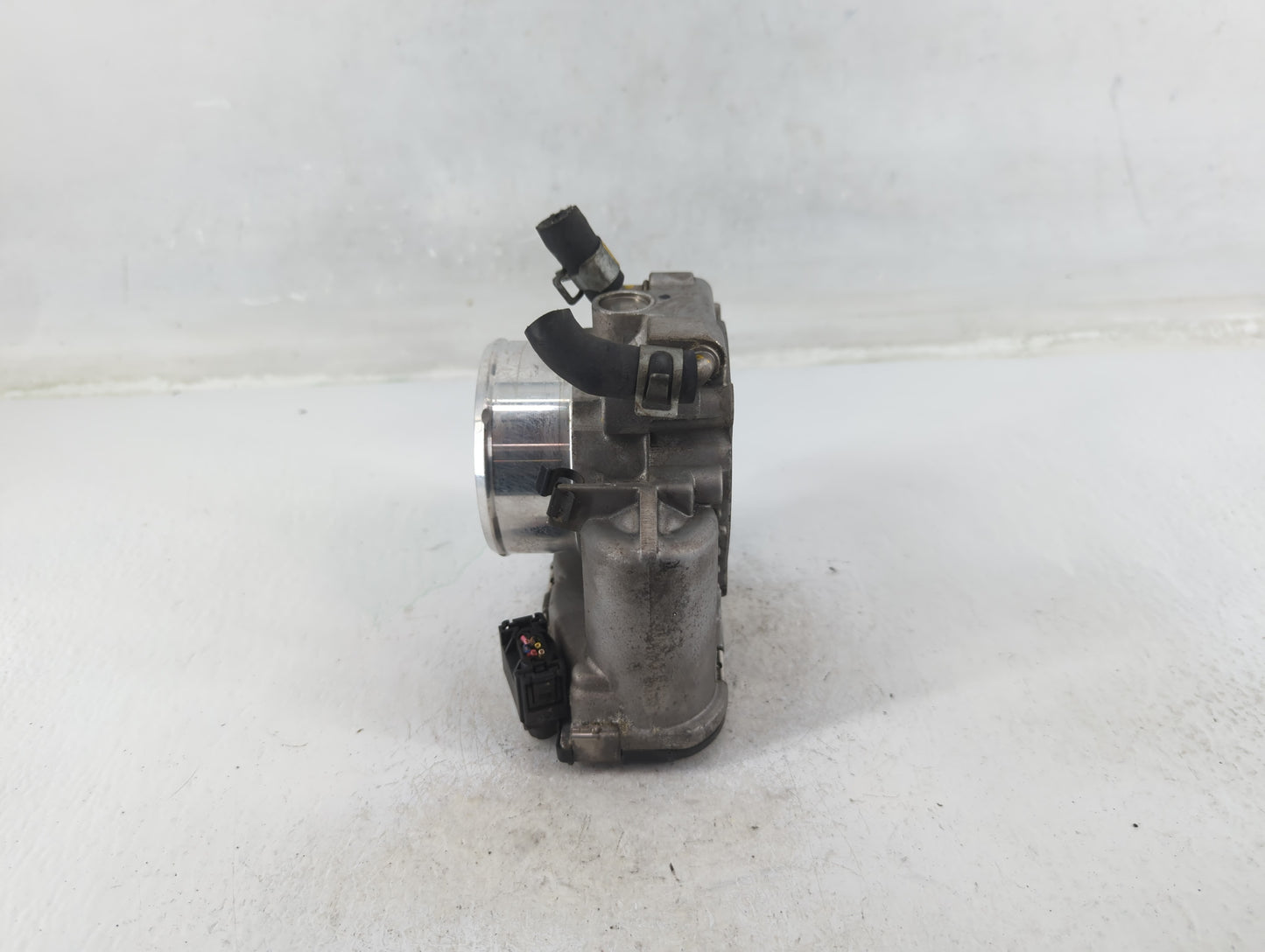 2015-2019 Hyundai Sonata Throttle Body P/N:35100-2G600 Fits Fits 2015 2016 2017 2018 2019 2020 2021 OEM Used Auto Parts - Oe
