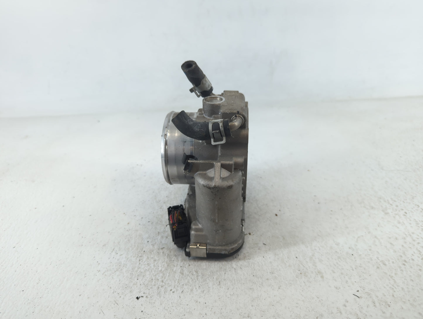 2015-2019 Hyundai Sonata Throttle Body P/N:35100-2G600 Fits Fits 2015 2016 2017 2018 2019 2020 2021 OEM Used Auto Parts - Oe