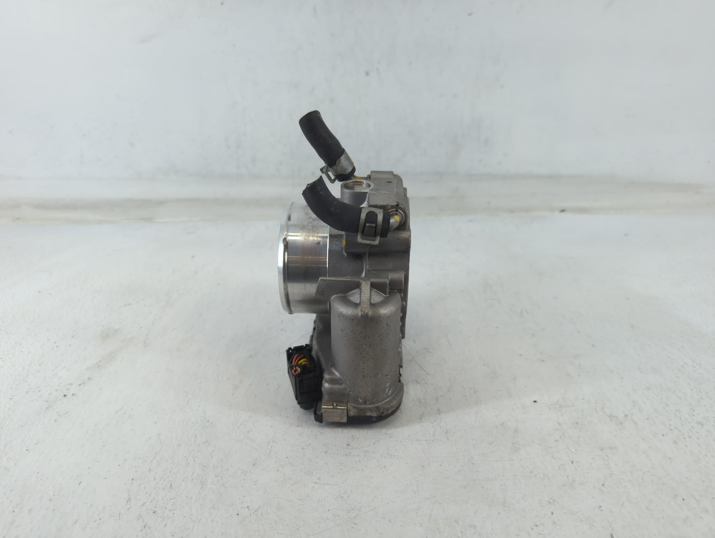 2015-2019 Hyundai Sonata Throttle Body P/N:35100-2G600 Fits Fits 2015 2016 2017 2018 2019 2020 2021 OEM Used Auto Parts - Oe
