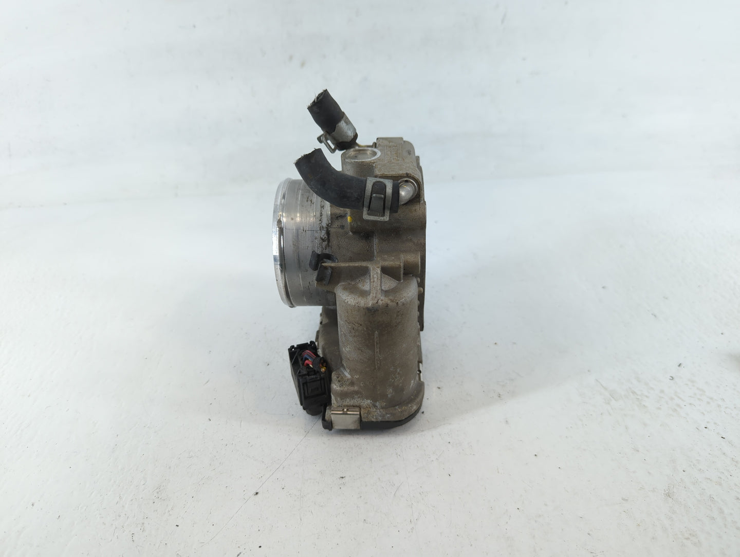 2015-2019 Hyundai Sonata Throttle Body P/N:35100-2G600 Fits Fits 2015 2016 2017 2018 2019 2020 2021 OEM Used Auto Parts - Oe