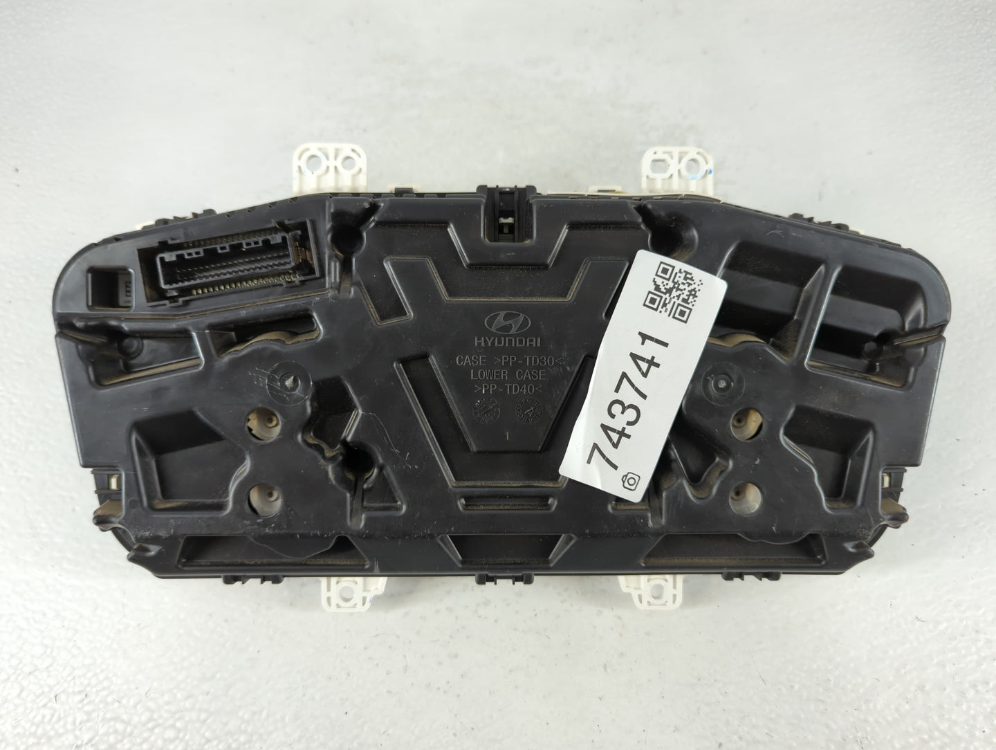 2016-2017 Hyundai Sonata Instrument Cluster Speedometer Gauges P/N:94001-C2200 Fits Fits 2016 2017 OEM Used Auto Parts - Oem