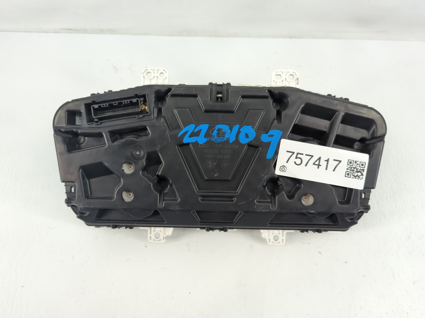 2015-2017 Hyundai Sonata Instrument Cluster Speedometer Gauges P/N:94001-C2200 Miles: Fits Fits 2015 2016 2017 OEM Used Auto