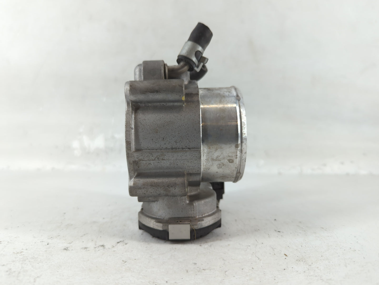2015-2019 Hyundai Sonata Throttle Body P/N:35100-2G600 Fits Fits 2015 2016 2017 2018 2019 2020 2021 OEM Used Auto Parts - Oe