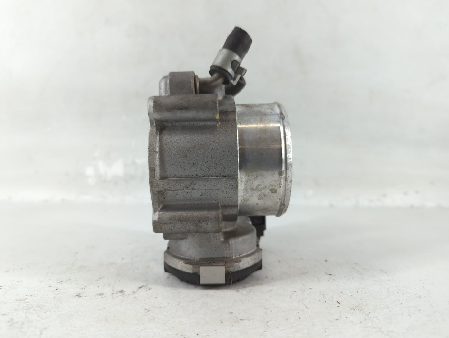 2015-2019 Hyundai Sonata Throttle Body P/N:35100-2G600 Fits Fits 2015 2016 2017 2018 2019 2020 2021 OEM Used Auto Parts - Oe