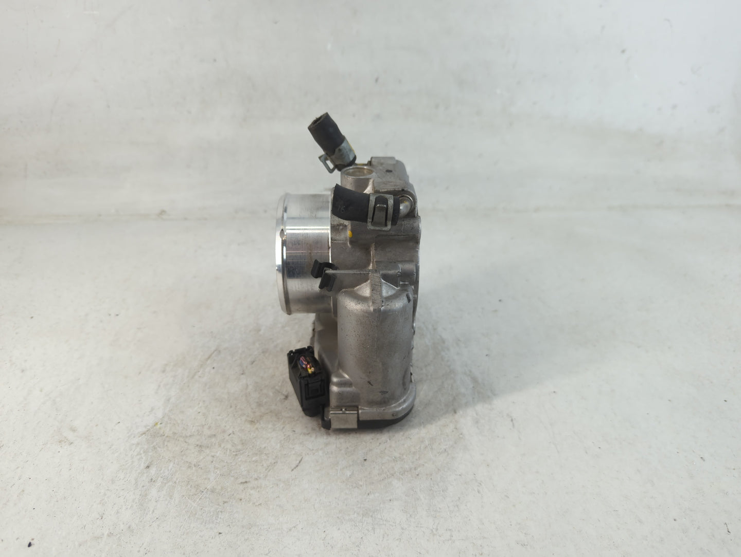 2015-2019 Hyundai Sonata Throttle Body P/N:35100-2G600 Fits Fits 2015 2016 2017 2018 2019 2020 2021 OEM Used Auto Parts - Oe