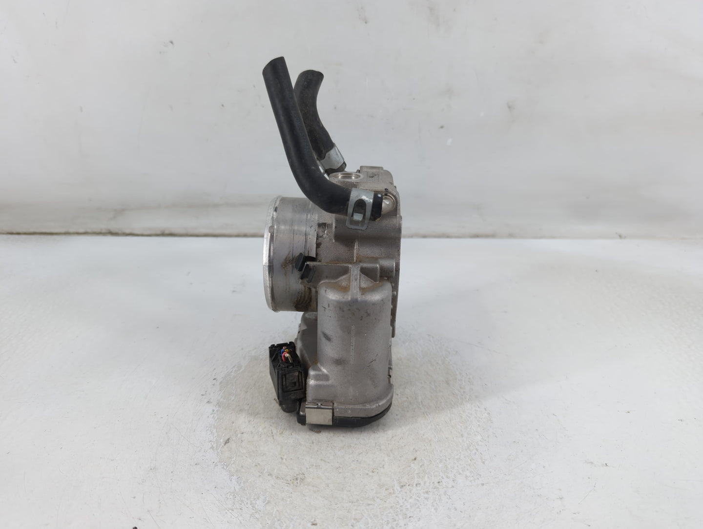 2016-2017 Hyundai Sonata Throttle Body P/N:35100-2G600 0 280 750 618 Fits Fits 2016 2017 2018 2019 2020 OEM Used Auto Parts 