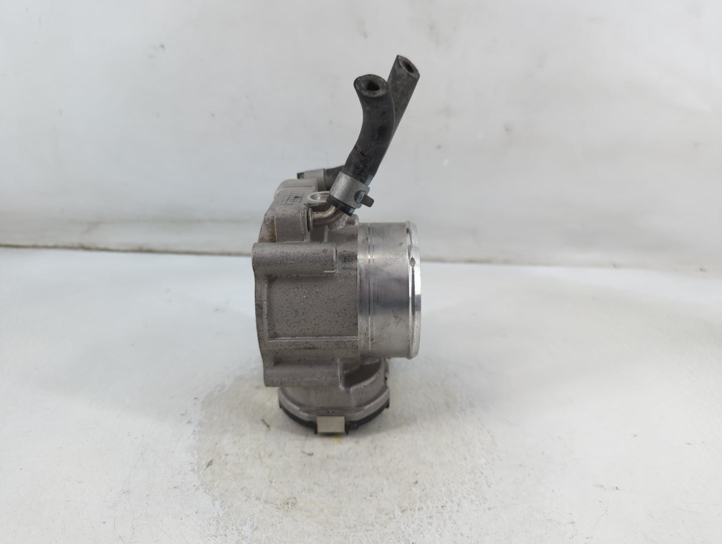 2016-2017 Hyundai Sonata Throttle Body P/N:35100-2G600 0 280 750 618 Fits Fits 2016 2017 2018 2019 2020 OEM Used Auto Parts 
