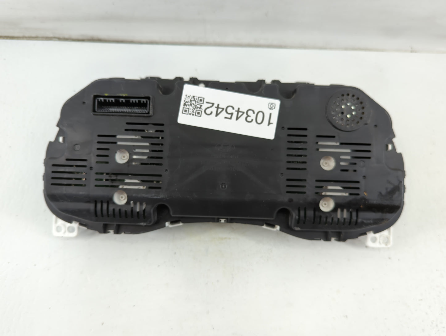 2016-2017 Hyundai Tucson Instrument Cluster Speedometer Gauges P/N:94001-D3180 Fits Fits 2016 2017 OEM Used Auto Parts - Oem