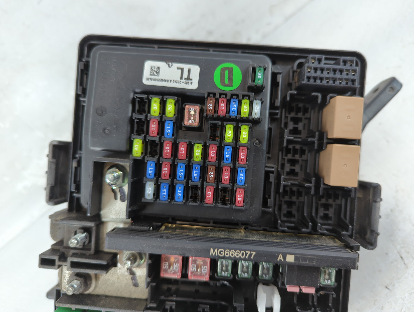 2016-2018 Hyundai Tucson Fusebox Fuse Box Panel Relay Module P/N:91431 D3140 Fits Fits 2016 2017 2018 OEM Used Auto Parts - 
