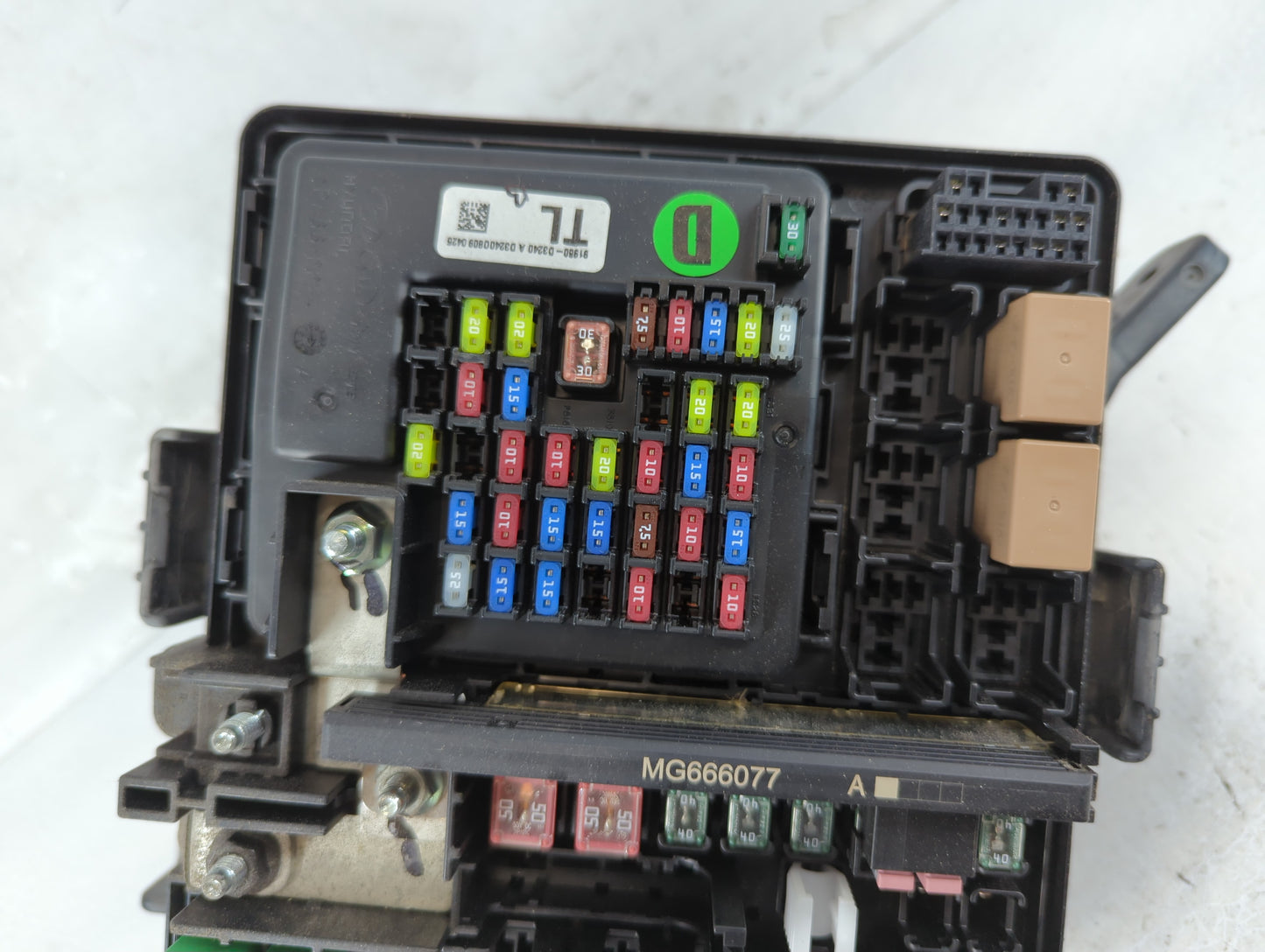 2016-2018 Hyundai Tucson Fusebox Fuse Box Panel Relay Module P/N:91431 D3140 Fits Fits 2016 2017 2018 OEM Used Auto Parts - 